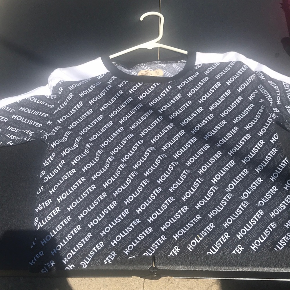 black and white long sleeve hollister shirt